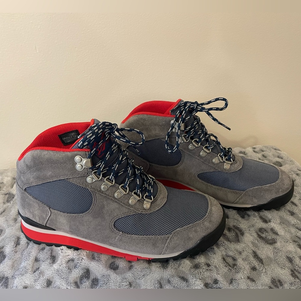 Danner boots mens size 7 womens 8.5 NWOT